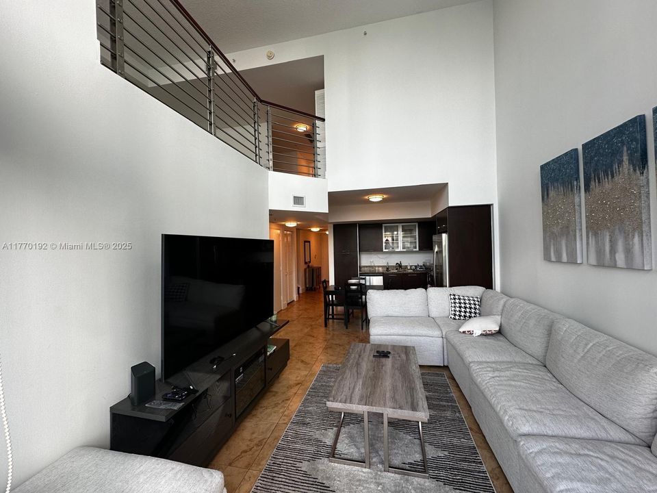 最近租的: $3,900 (2 贝兹, 2 浴室, 1510 平方英尺)