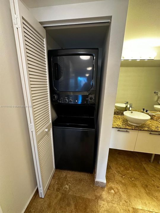 最近租的: $3,900 (2 贝兹, 2 浴室, 1510 平方英尺)