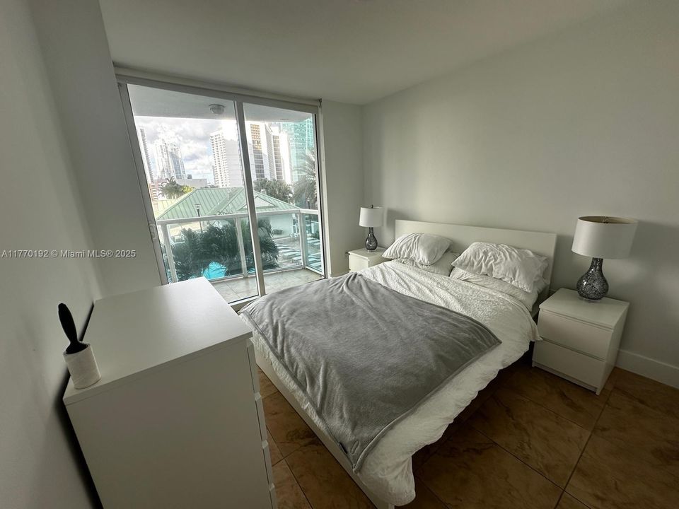 最近租的: $3,900 (2 贝兹, 2 浴室, 1510 平方英尺)