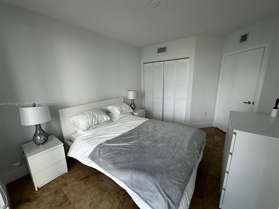 最近租的: $3,900 (2 贝兹, 2 浴室, 1510 平方英尺)