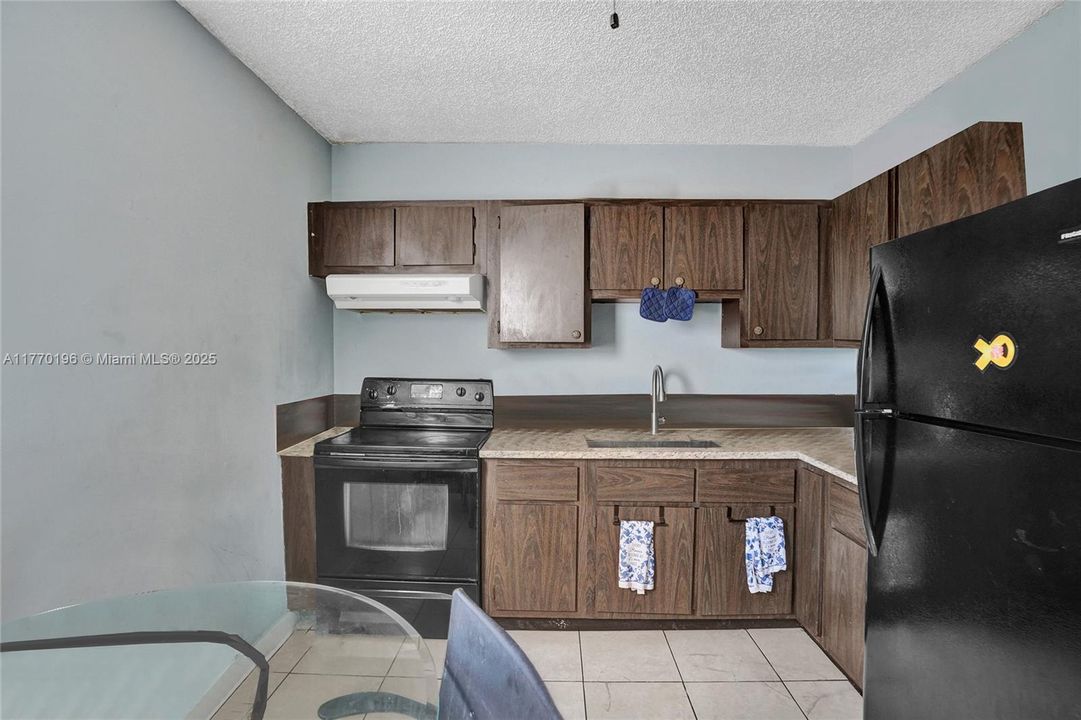 最近售出: $499,999 (0 贝兹, 0 浴室, 1141 平方英尺)