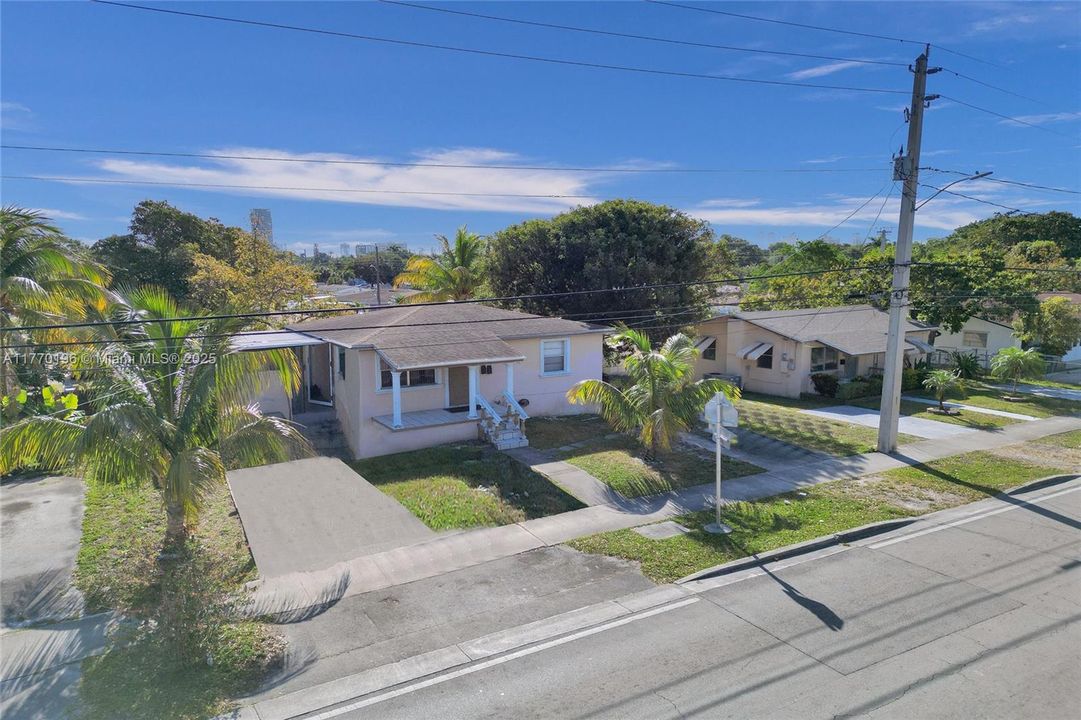 最近售出: $499,999 (0 贝兹, 0 浴室, 1141 平方英尺)