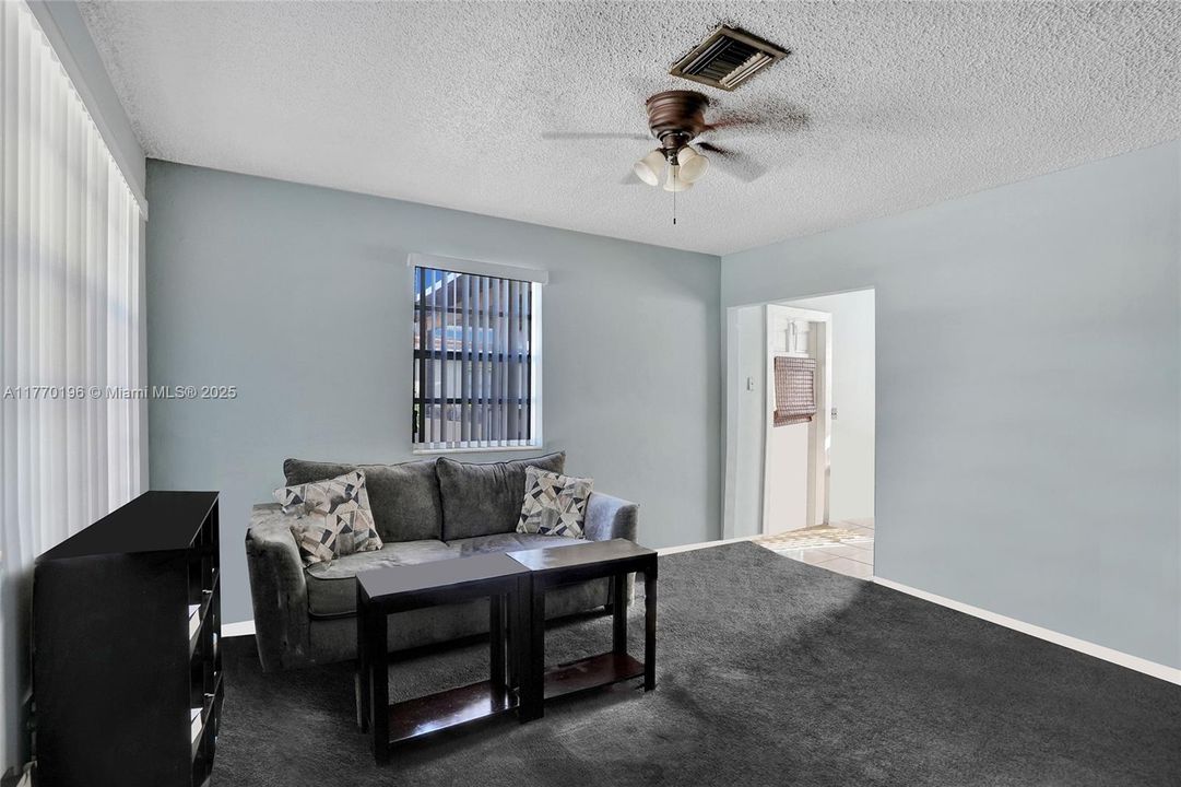 最近售出: $499,999 (0 贝兹, 0 浴室, 1141 平方英尺)