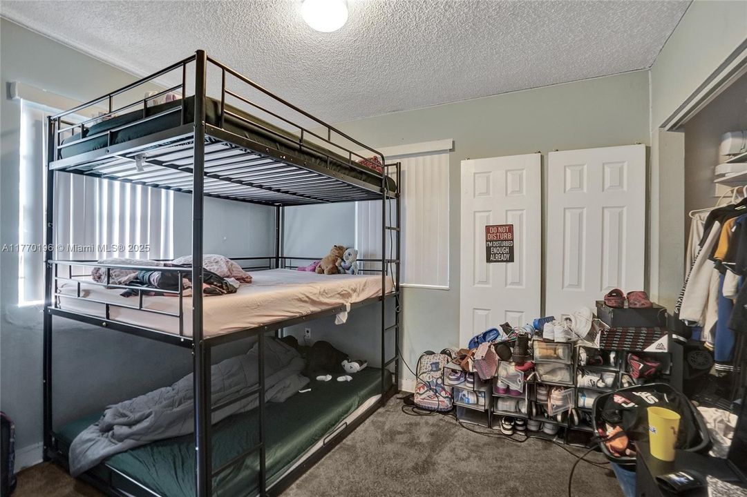 最近售出: $499,999 (0 贝兹, 0 浴室, 1141 平方英尺)