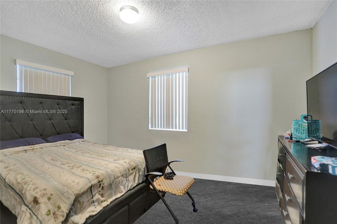 最近售出: $499,999 (0 贝兹, 0 浴室, 1141 平方英尺)