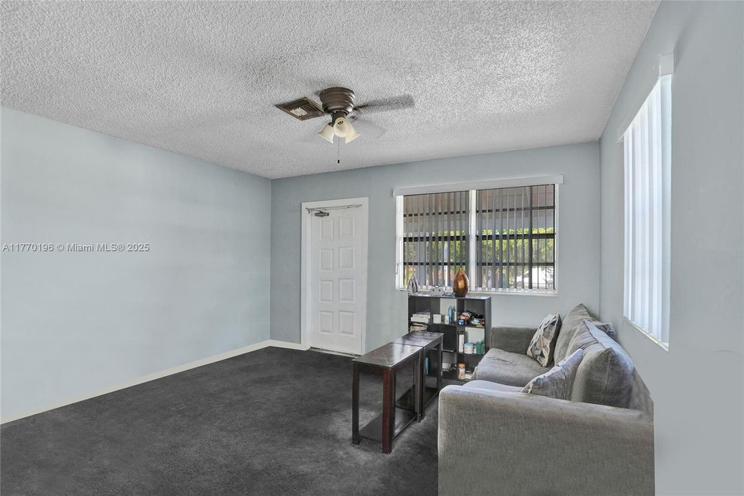 最近售出: $499,999 (0 贝兹, 0 浴室, 1141 平方英尺)