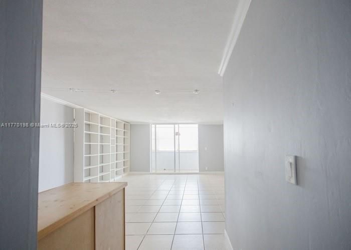 For Sale: $224,400 (1 beds, 1 baths, 1035 Square Feet)