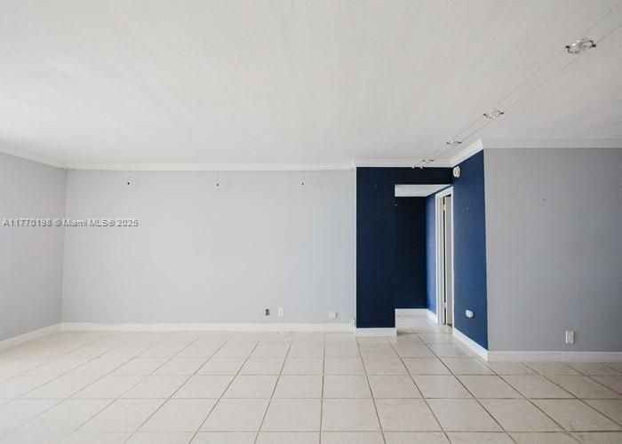 For Sale: $224,400 (1 beds, 1 baths, 1035 Square Feet)