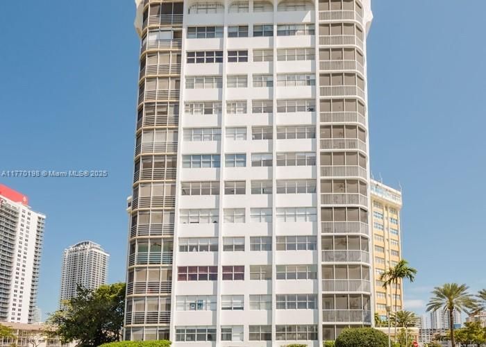 For Sale: $224,400 (1 beds, 1 baths, 1035 Square Feet)