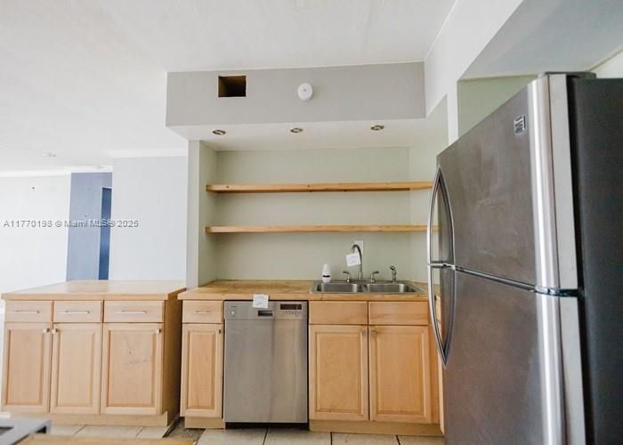 For Sale: $224,400 (1 beds, 1 baths, 1035 Square Feet)