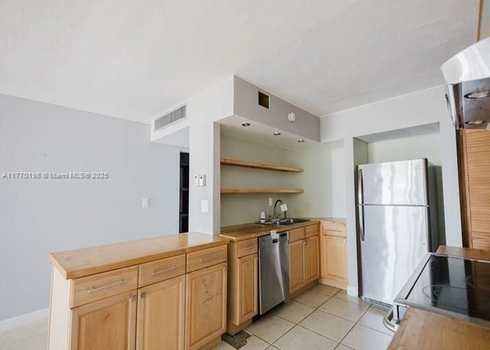 For Sale: $224,400 (1 beds, 1 baths, 1035 Square Feet)