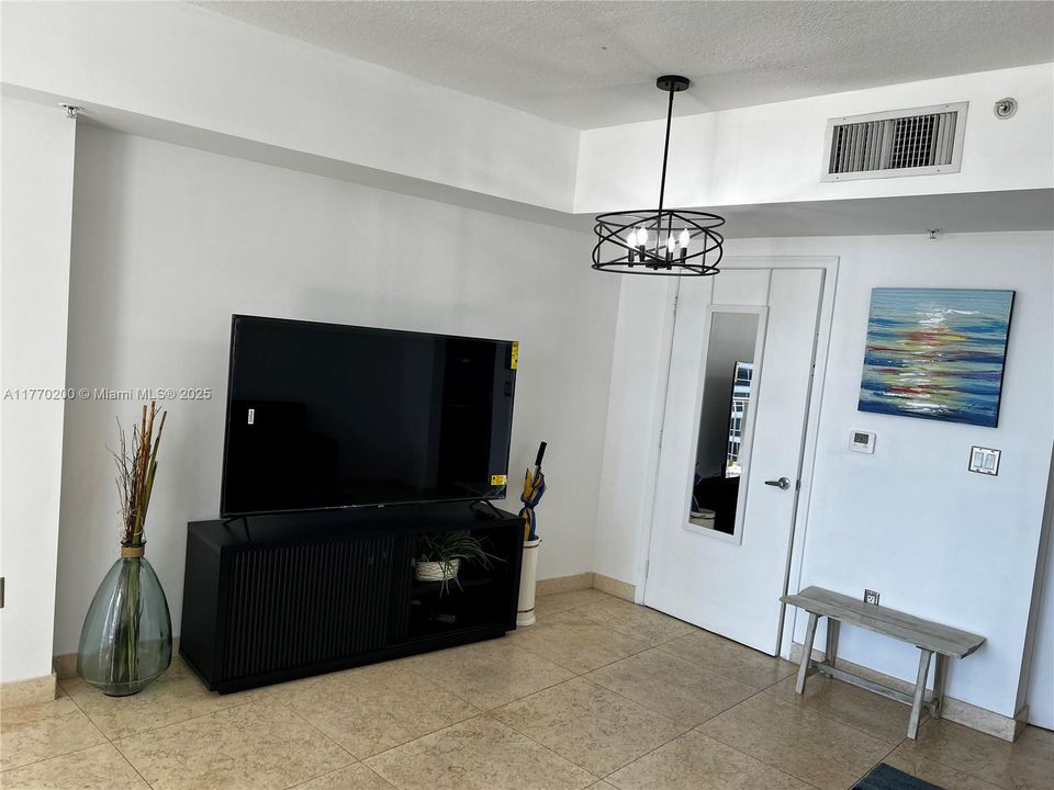 最近租的: $2,500 (0 贝兹, 1 浴室, 503 平方英尺)