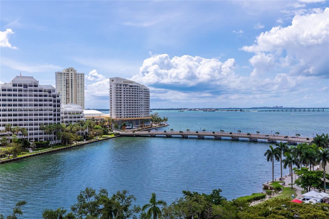 出租: $6,100 (2 贝兹, 2 浴室, 1450 平方英尺)