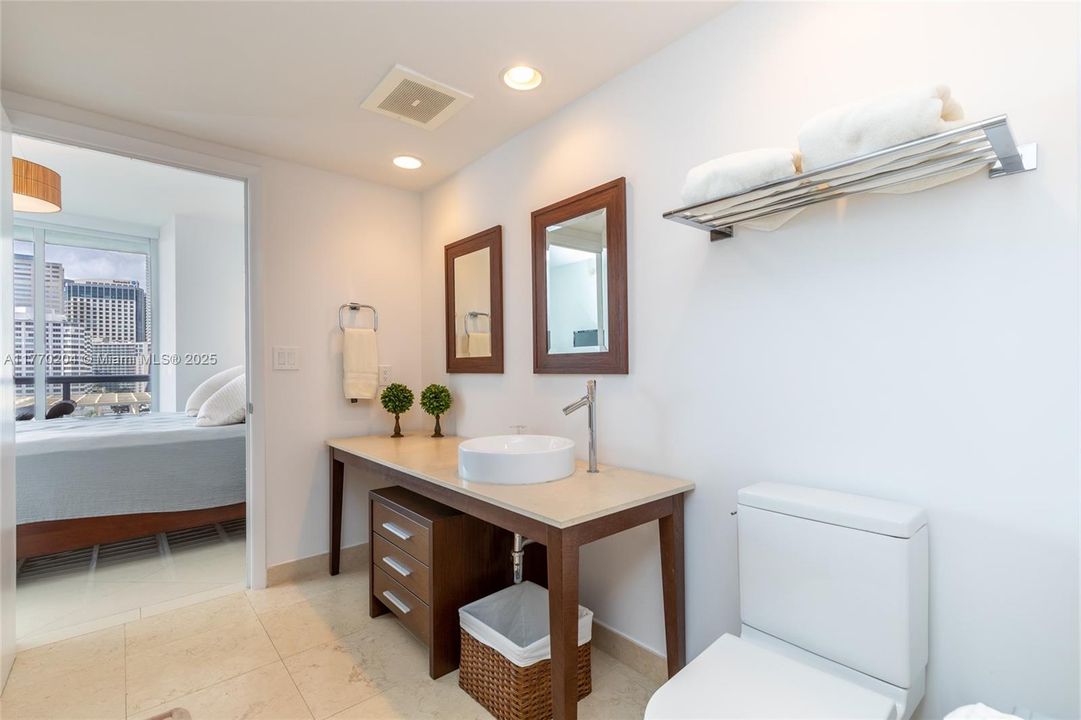 出租: $6,100 (2 贝兹, 2 浴室, 1450 平方英尺)