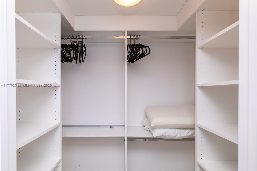 出租: $6,100 (2 贝兹, 2 浴室, 1450 平方英尺)