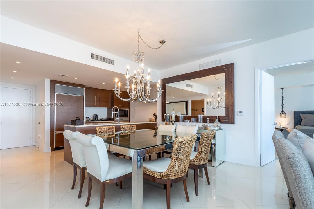 出租: $6,100 (2 贝兹, 2 浴室, 1450 平方英尺)