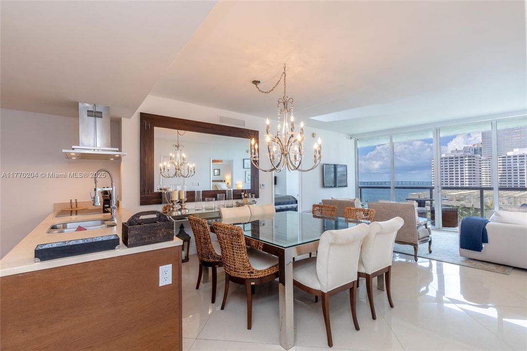 出租: $6,100 (2 贝兹, 2 浴室, 1450 平方英尺)