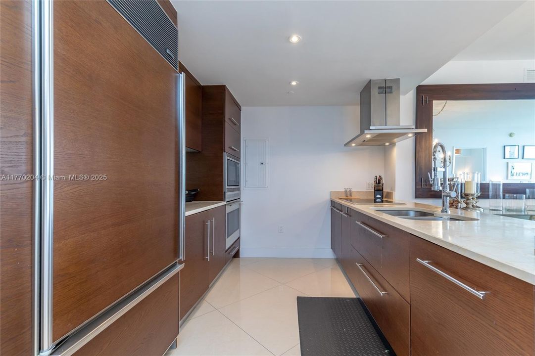 出租: $6,100 (2 贝兹, 2 浴室, 1450 平方英尺)