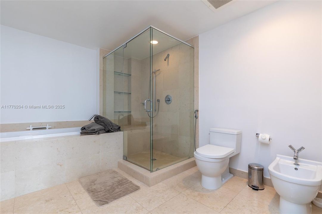 出租: $6,100 (2 贝兹, 2 浴室, 1450 平方英尺)