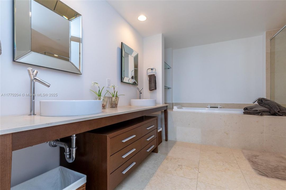 出租: $6,100 (2 贝兹, 2 浴室, 1450 平方英尺)