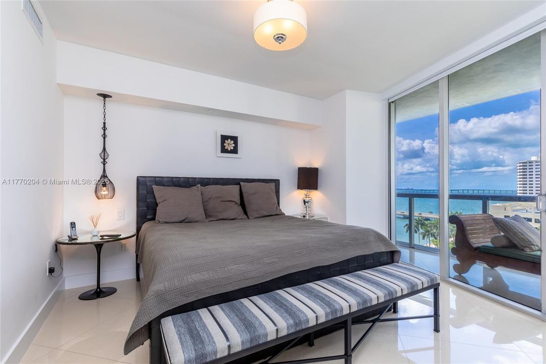 出租: $6,100 (2 贝兹, 2 浴室, 1450 平方英尺)