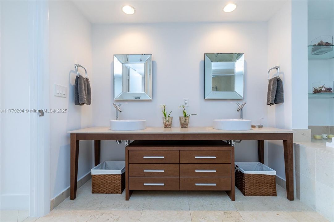 出租: $6,100 (2 贝兹, 2 浴室, 1450 平方英尺)