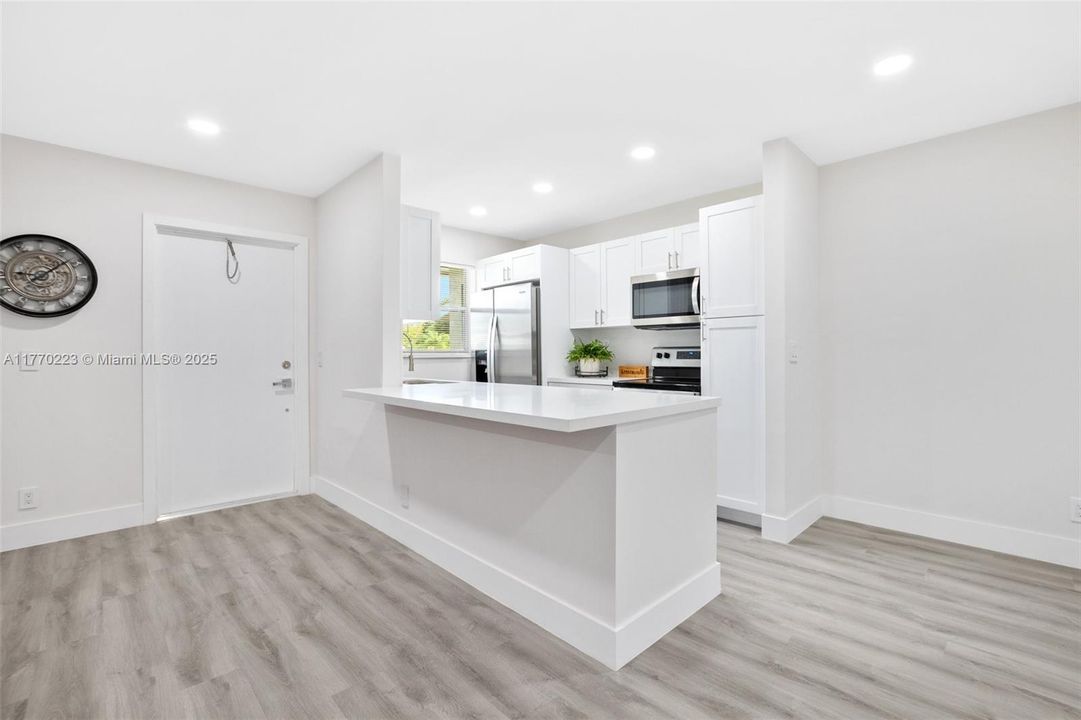 Active With Contract: $199,900 (2 beds, 2 baths, 1175 Square Feet)