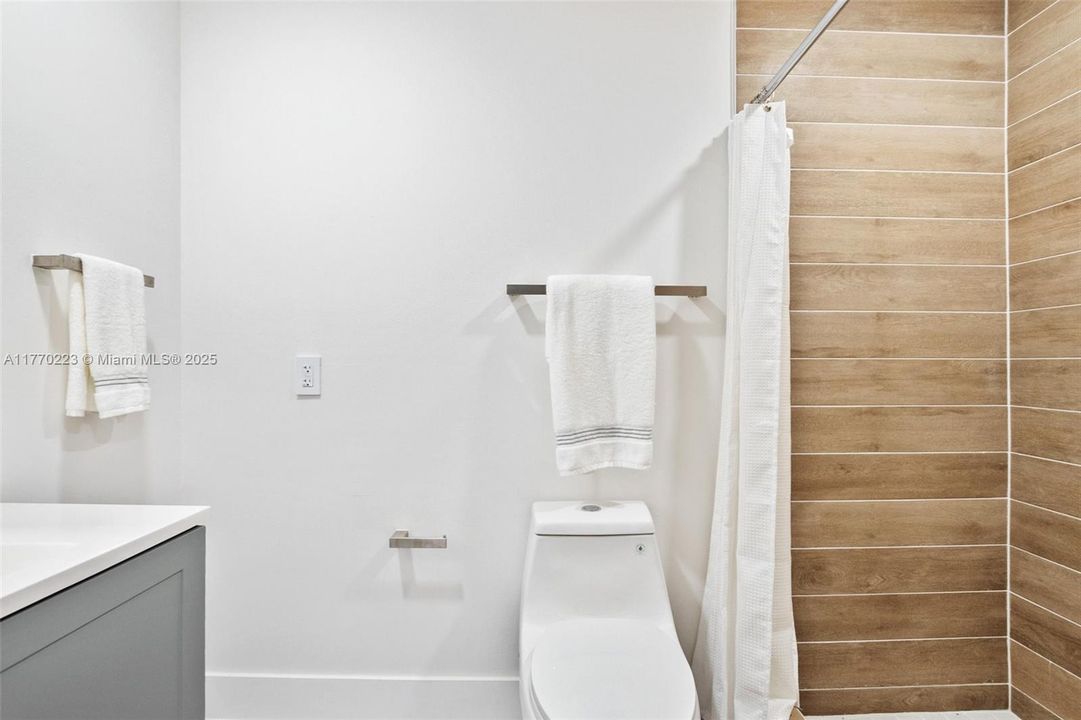 Active With Contract: $199,900 (2 beds, 2 baths, 1175 Square Feet)