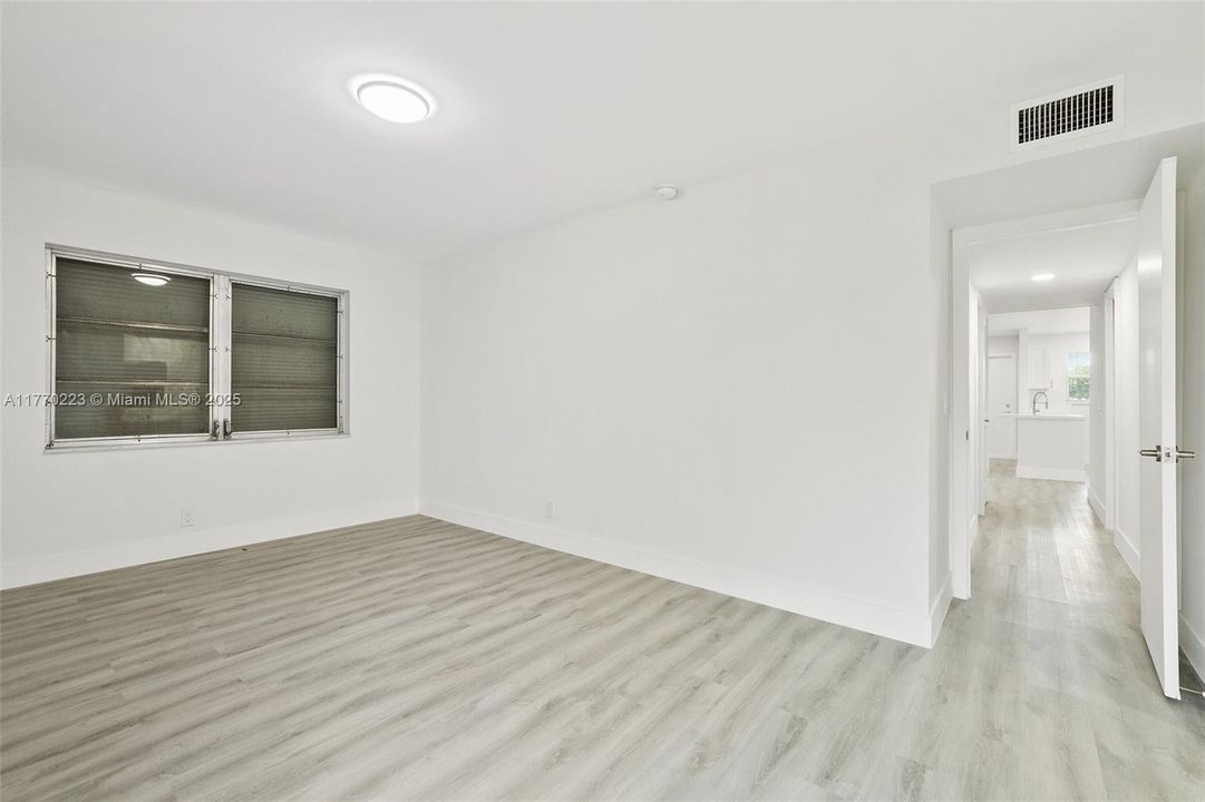 Active With Contract: $199,900 (2 beds, 2 baths, 1175 Square Feet)