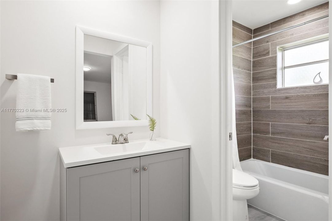 Active With Contract: $199,900 (2 beds, 2 baths, 1175 Square Feet)