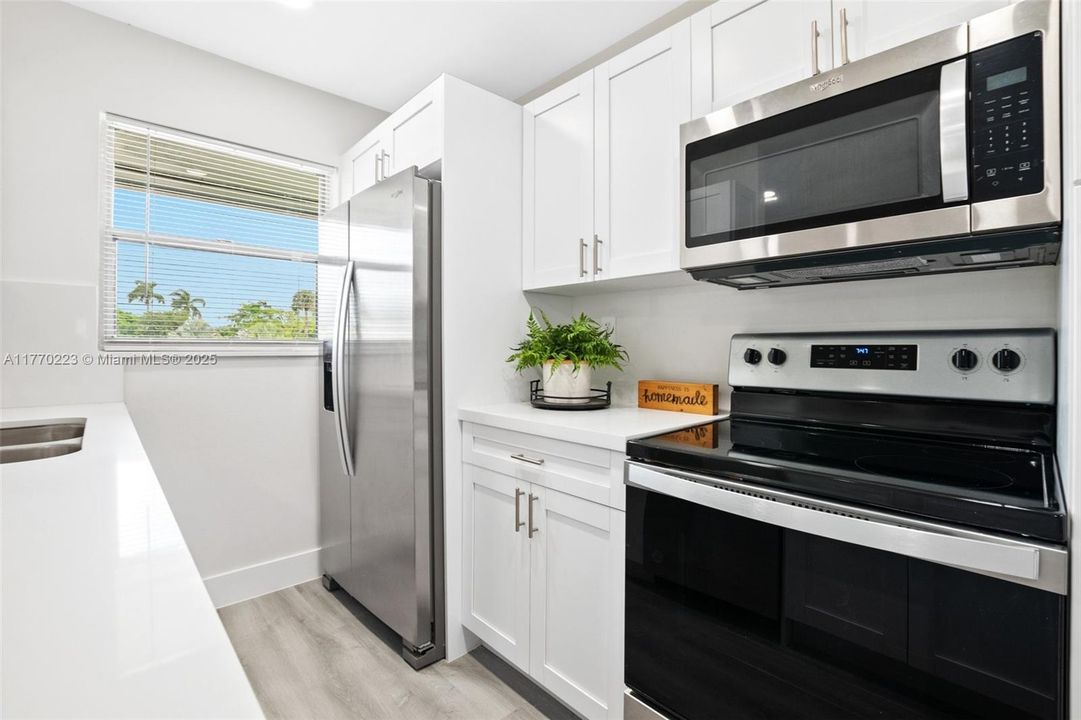 Active With Contract: $199,900 (2 beds, 2 baths, 1175 Square Feet)