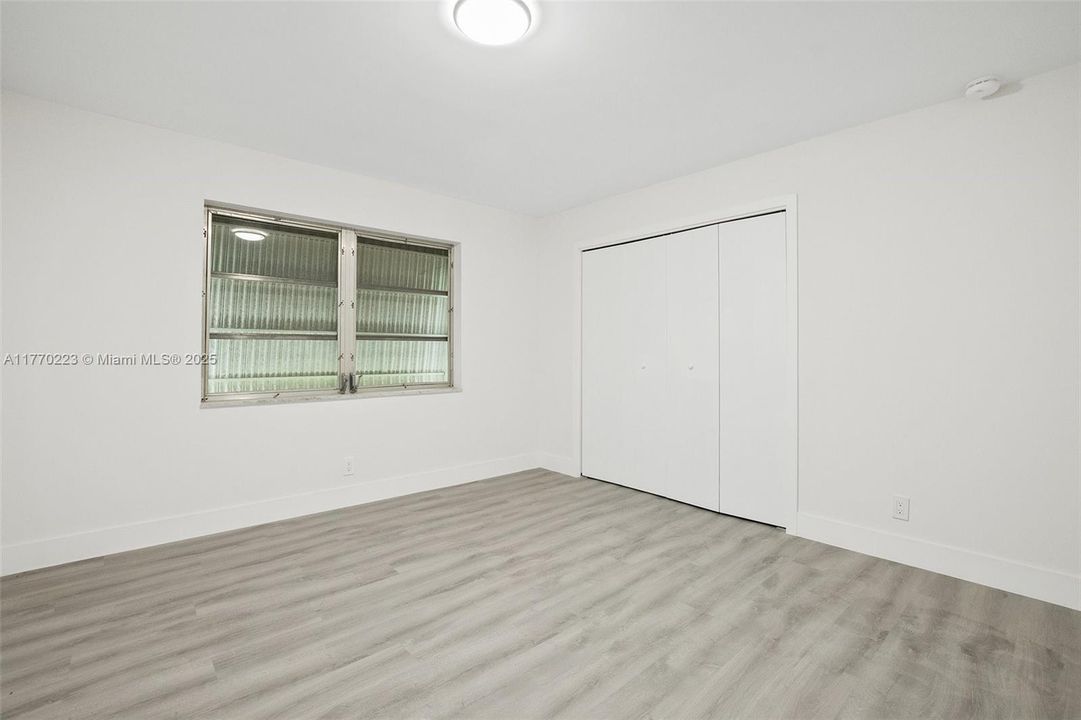 Active With Contract: $199,900 (2 beds, 2 baths, 1175 Square Feet)