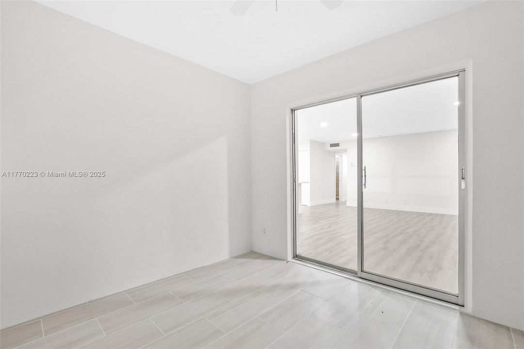 Active With Contract: $199,900 (2 beds, 2 baths, 1175 Square Feet)