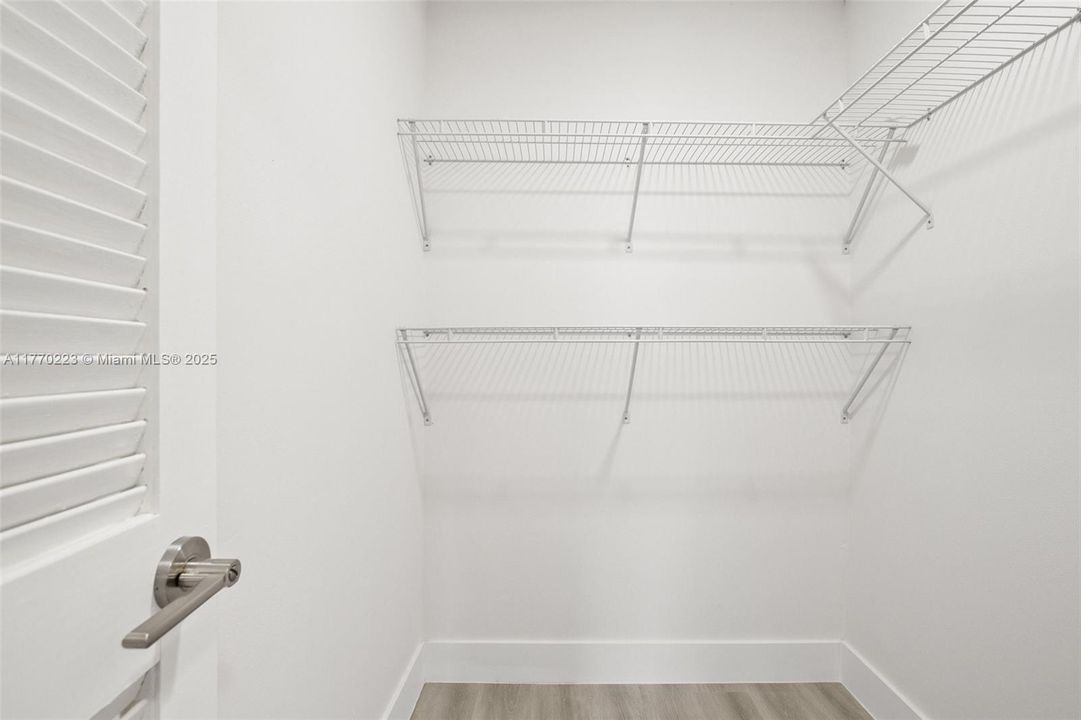 Active With Contract: $199,900 (2 beds, 2 baths, 1175 Square Feet)