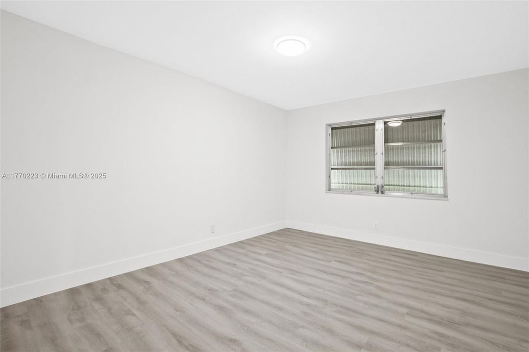 Active With Contract: $199,900 (2 beds, 2 baths, 1175 Square Feet)