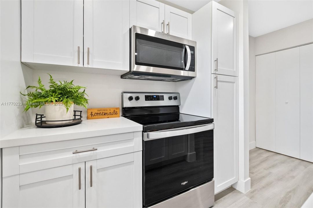 Active With Contract: $199,900 (2 beds, 2 baths, 1175 Square Feet)