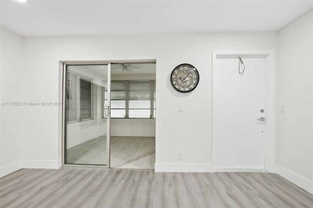 Active With Contract: $199,900 (2 beds, 2 baths, 1175 Square Feet)