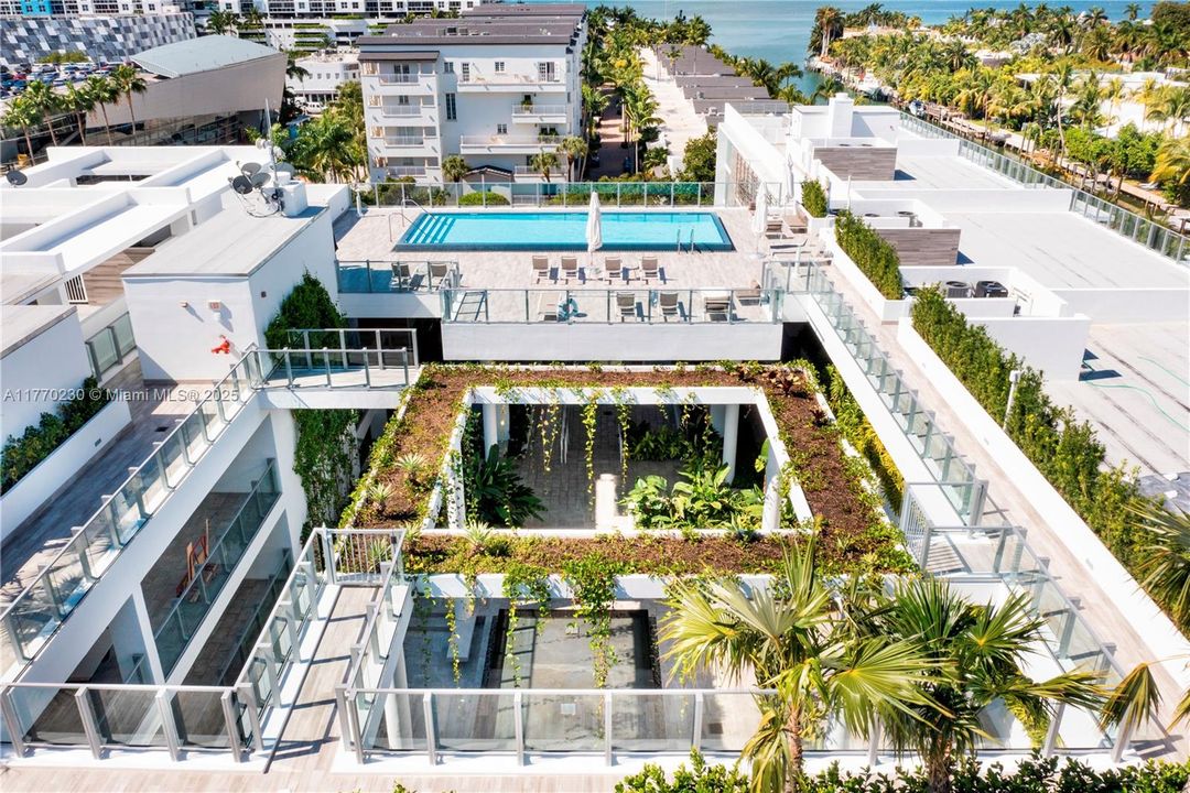 Recently Rented: $17,500 (3 beds, 3 baths, 1850 Square Feet)