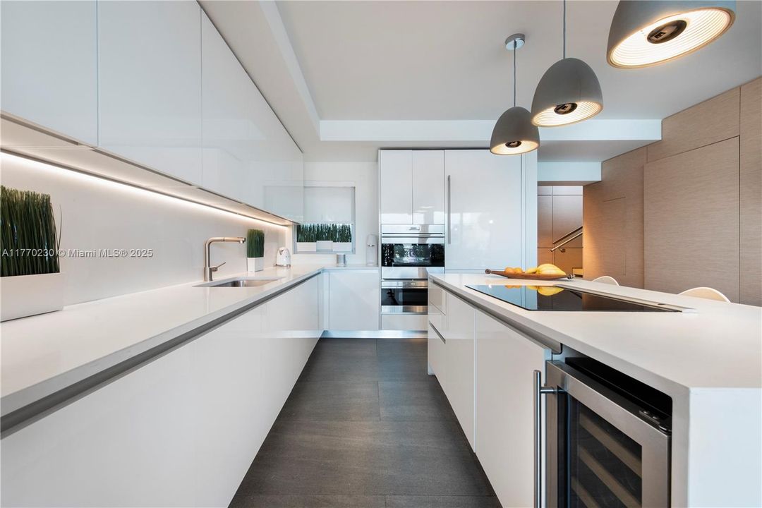 Recently Rented: $17,500 (3 beds, 3 baths, 1850 Square Feet)