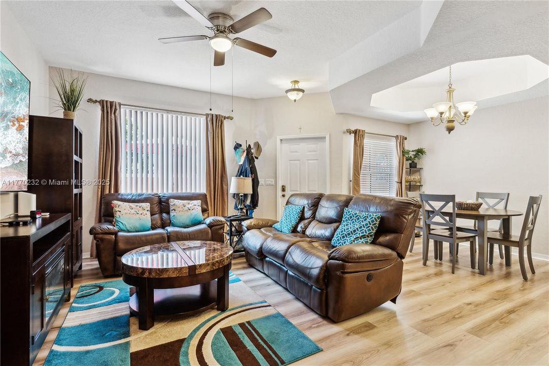 Recently Sold: $335,000 (2 beds, 2 baths, 1100 Square Feet)