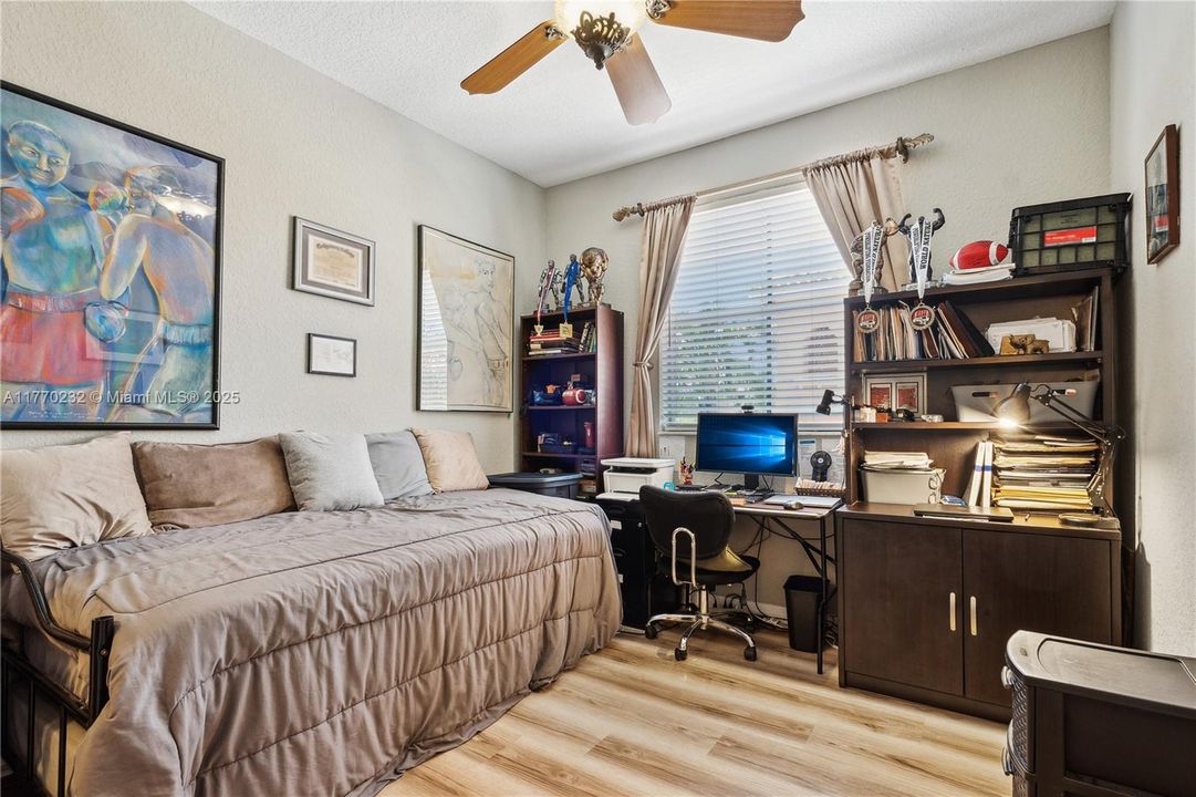 Recently Sold: $335,000 (2 beds, 2 baths, 1100 Square Feet)