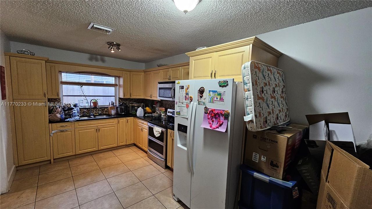 Vendido Recientemente: $410,000 (3 camas, 2 baños, 1605 Pies cuadrados)