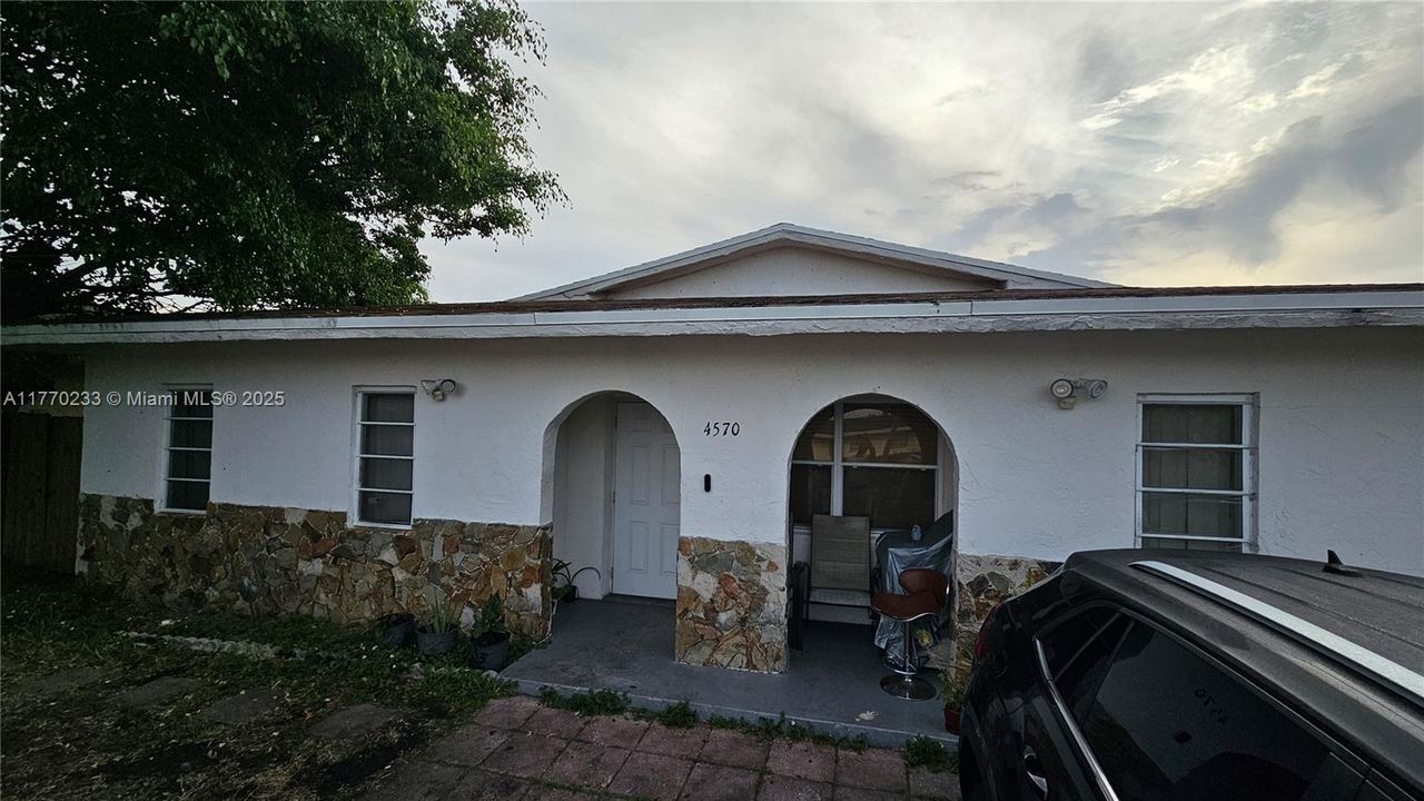 Vendido Recientemente: $410,000 (3 camas, 2 baños, 1605 Pies cuadrados)