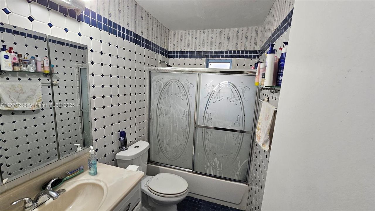 Vendido Recientemente: $410,000 (3 camas, 2 baños, 1605 Pies cuadrados)