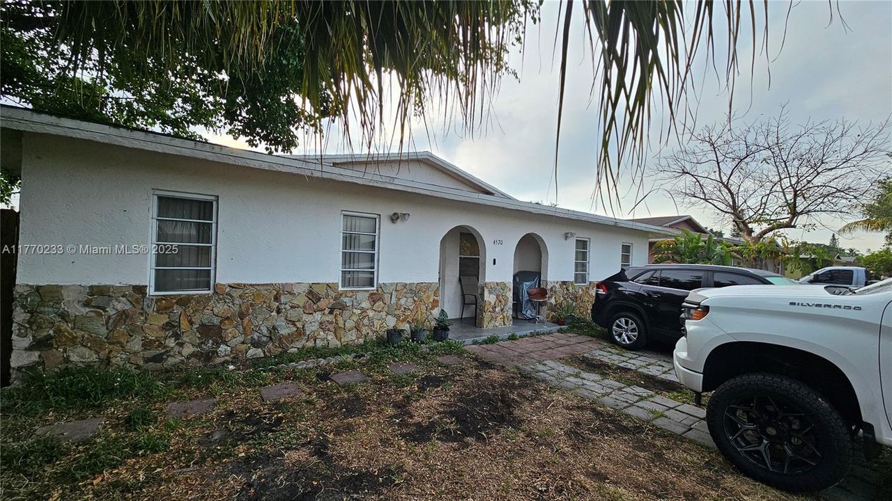 Vendido Recientemente: $410,000 (3 camas, 2 baños, 1605 Pies cuadrados)