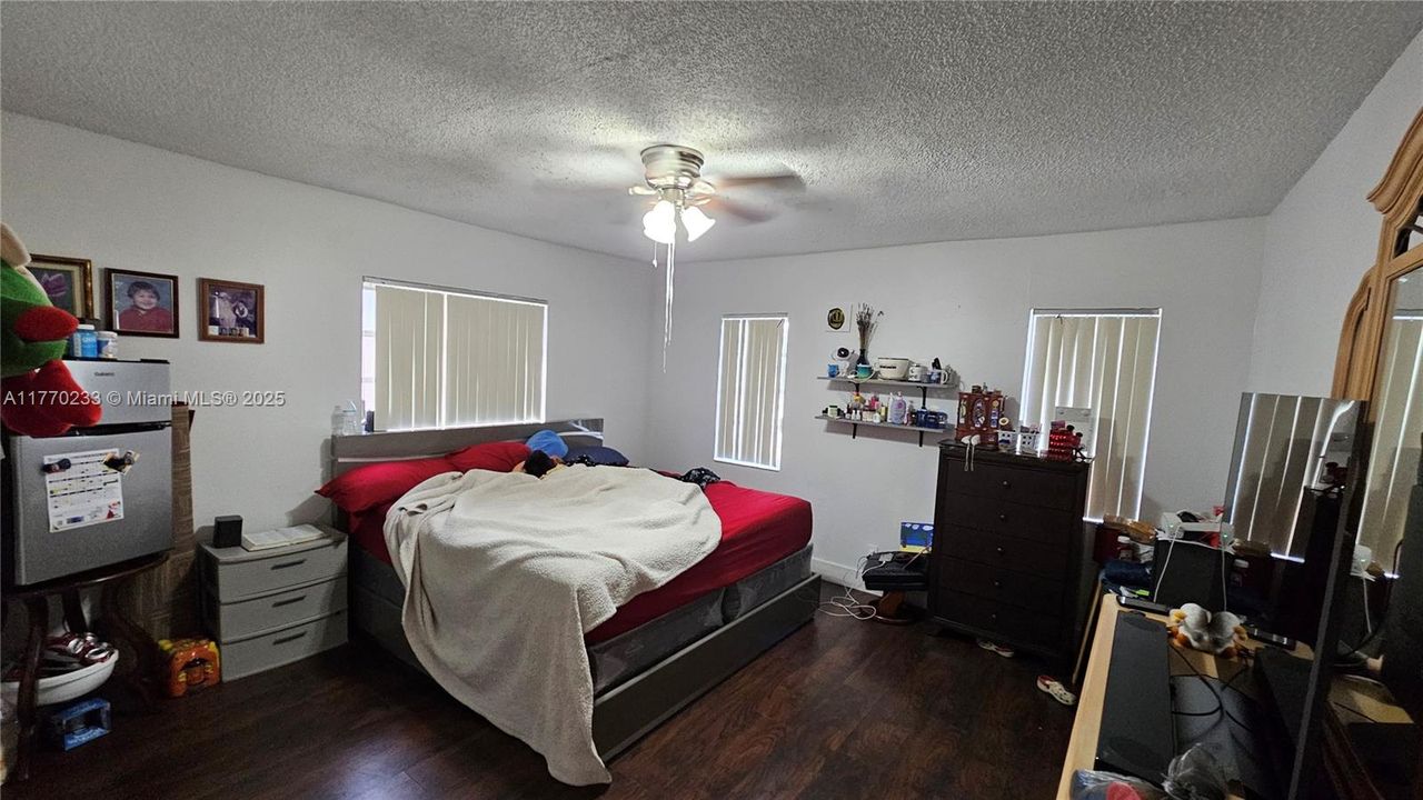 Vendido Recientemente: $410,000 (3 camas, 2 baños, 1605 Pies cuadrados)