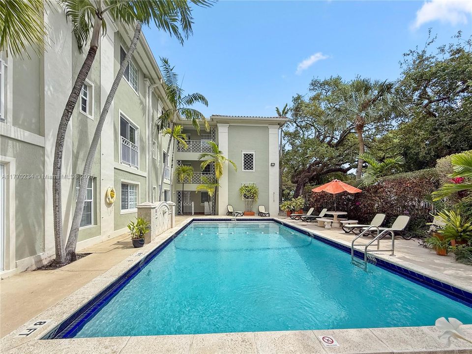 Recently Sold: $329,000 (1 beds, 1 baths, 600 Square Feet)