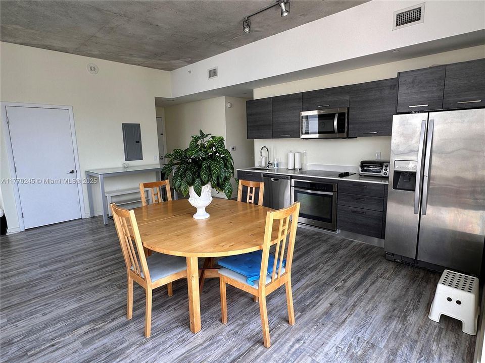 Recently Rented: $3,100 (2 beds, 2 baths, 791 Square Feet)