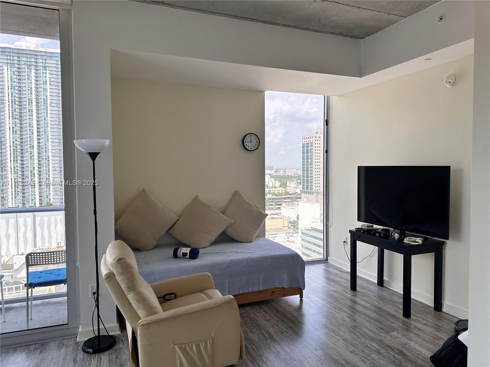 Recently Rented: $3,100 (2 beds, 2 baths, 791 Square Feet)