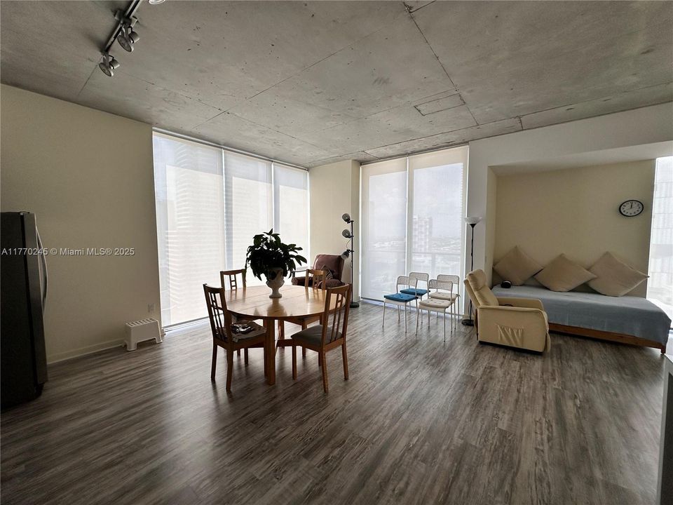 Recently Rented: $3,100 (2 beds, 2 baths, 791 Square Feet)